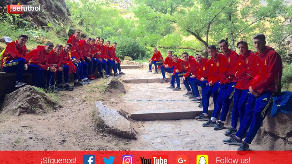 La Sub-19 visita las cuevas de Valpoquero en León