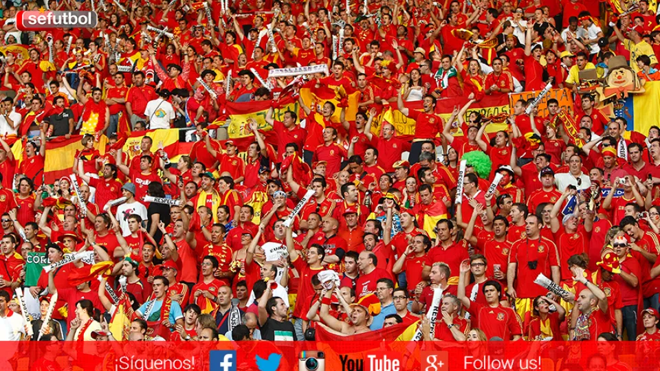 Aficionados de la Selección animan al equipo durante la última Eurocopa