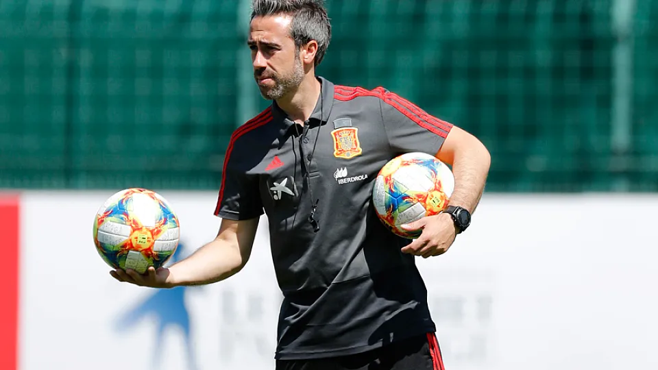 El seleccionador nacional, Jorge Vilda, durante un entrenamiento del combinado nacional en Francia