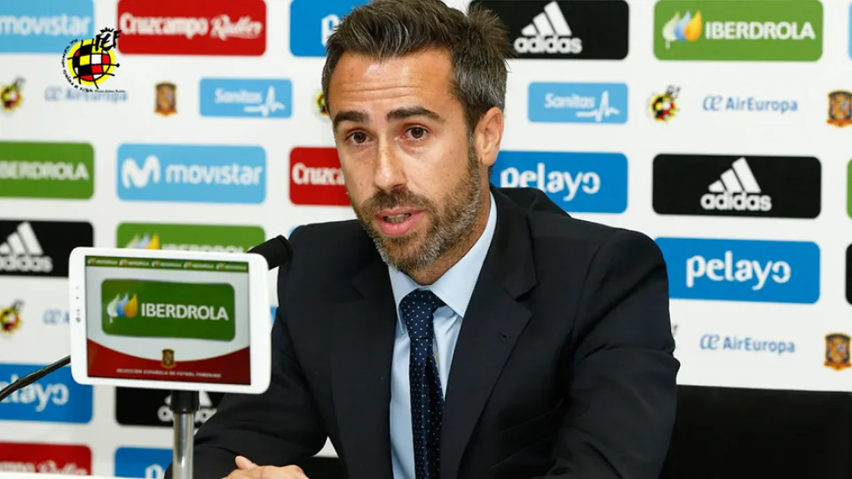 Jorge Vilda respondiendo en la rueda de prensa