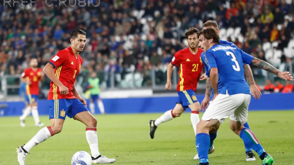 Vitolo encara a un italiano