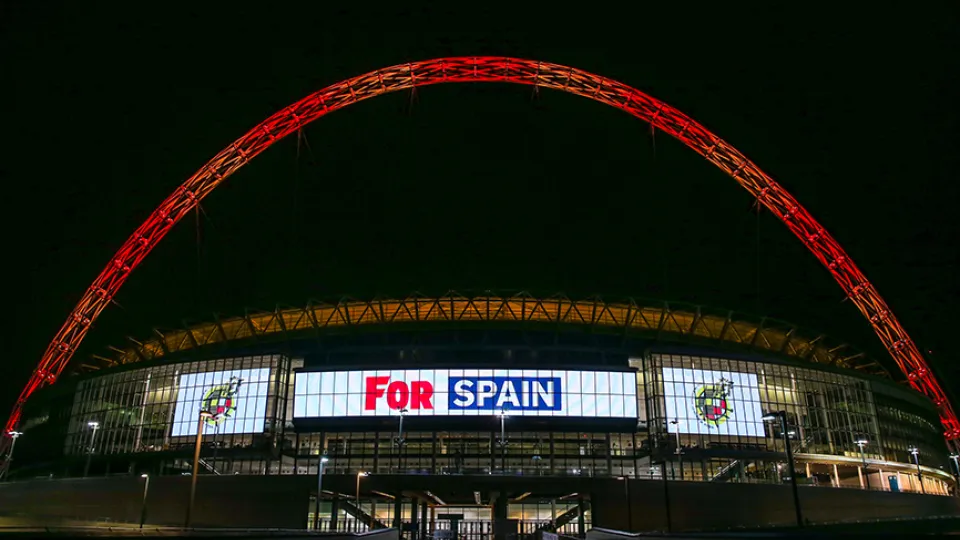 Wembley se ilumina con los colores de la Selección española