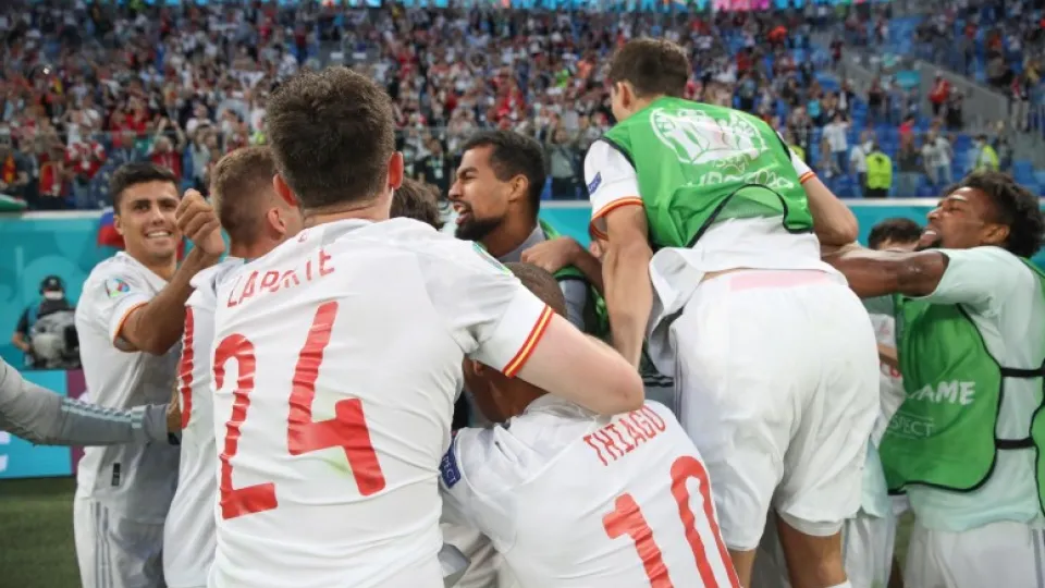 La Selección festeja su clasificación para las semifinales de la Eurocopa