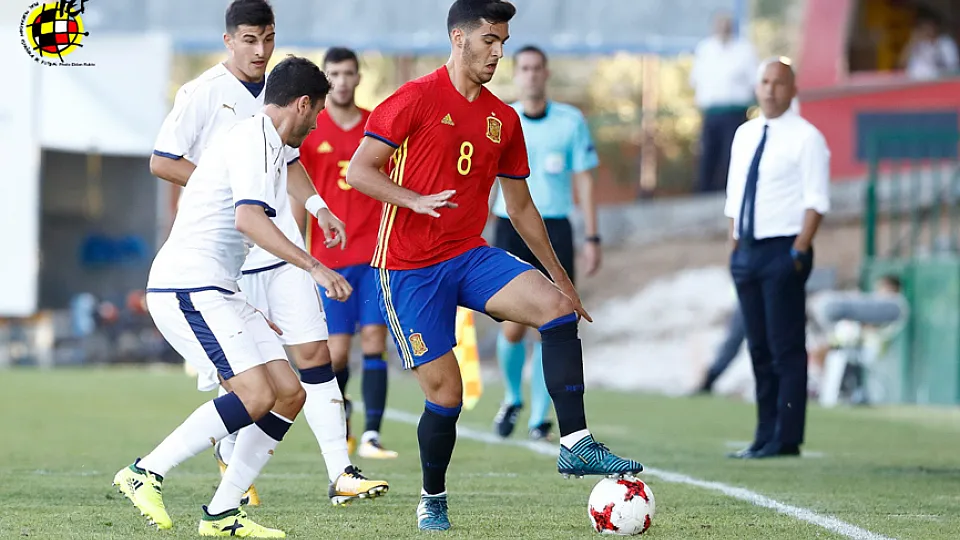 Mikel Merino durante un encuentro reciente con la Selección española Sub-21