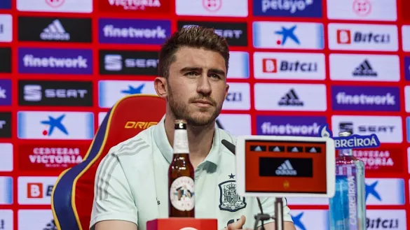 Aymeric Laporte en rueda de prensa