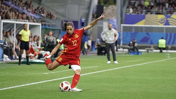 RESUMEN | España no puede con un gran Japón