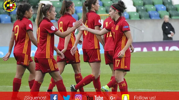 Las jugadoras de la Selección española Sub-19 celebran su primer tanto en el Europeo