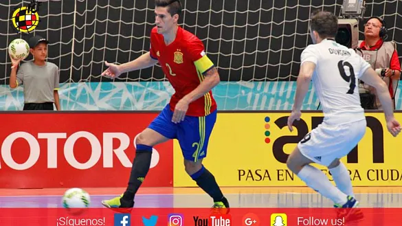 El capitán de la Selección Española e Inter Movistar de Fútbol Sala, Carlos Otíz, junto a Ricardinho abrirán una escuela de tecnificación