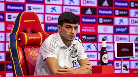 El jugador internacional Pedri González durante su rueda de prensa en la Ciudad del Fútbol