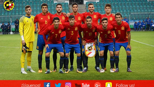 La Selección española Sub-21 posa antes de su encuentro en Tallin