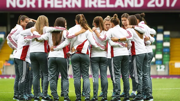 La Selección española Sub-19 femenina antes de su encuentro frente a Holanda en Belfast