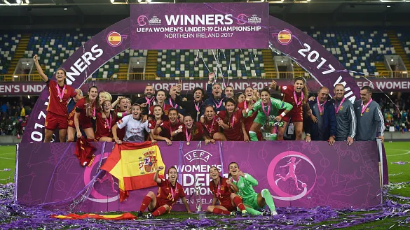 La Selección Sub-19 femenina festeja la conquista del Campeonato de Europa en Belfast
