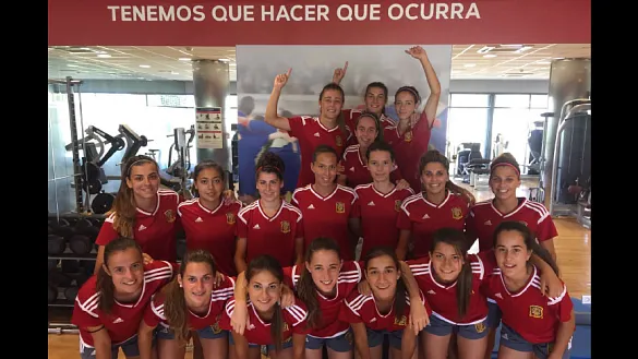 La Selección española Sub-19 femenina posa ante la cámara al comienzo de su preparación en la Ciudad del Fútbol