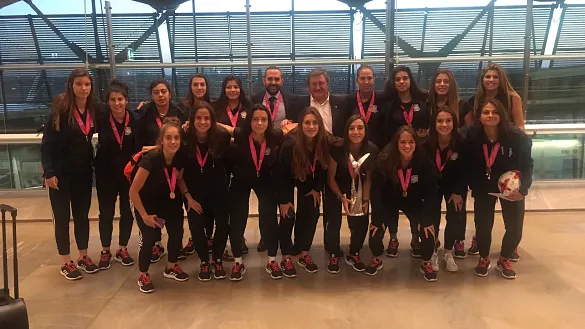 La Selección española Sub-19 femenina a su llegada al aeropuerto Adolfo Suárez Madrid-Barajas