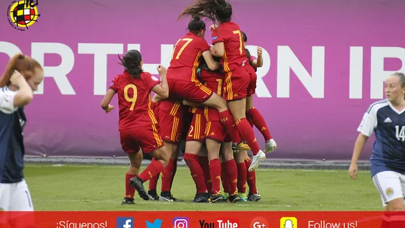 Momento del partido entre España y Escocia 