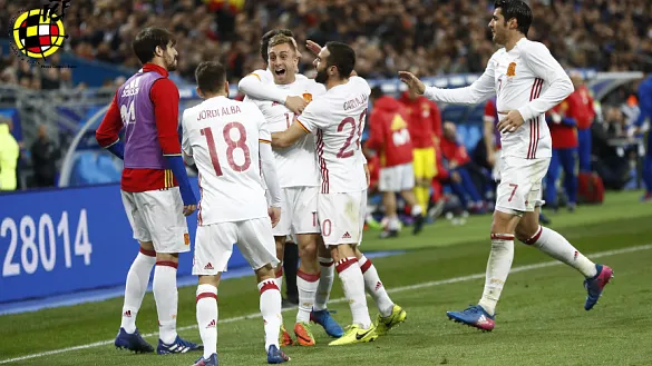 Deulofeu celebra el gol con España