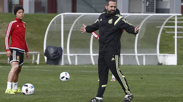 Pedro López durante un entrenamiento con las Sub-19