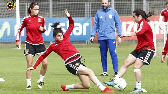 La Selección Española Sub-20 Femenina se ejercita en la Ciudad del Fútbol de Las Rozas 