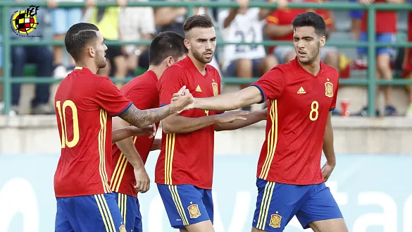 Los jugadores de la Selección Sub-21 celebran un gol frente a Italia