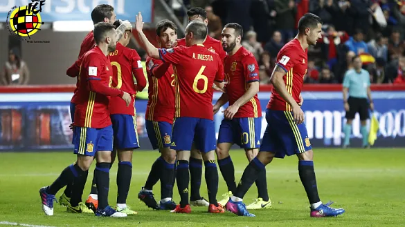 Los jugadores de la Selección celebran un gol