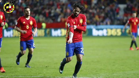 Isco celebra el cuarto gol marcado a Israel