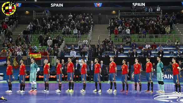 La selección española de fútbol sala posa antes de su encuentro frente a Francia en Liubliana