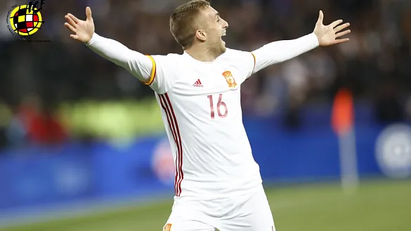 Gerard Deulofeu celebra su gol con España