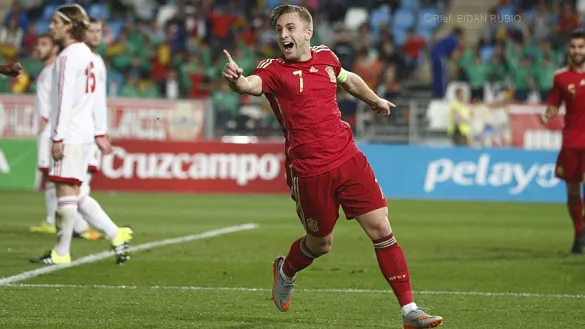 Deulofeu celebra un gol con la Selección española