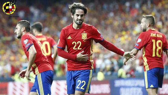 Isco celebra un gol con España