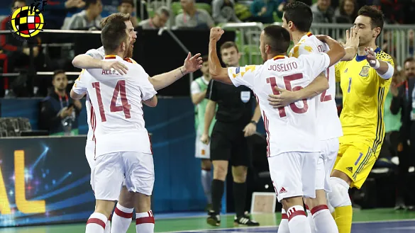 Los jugadores de la selección celebran el gol de España frente a Azerbaiyán