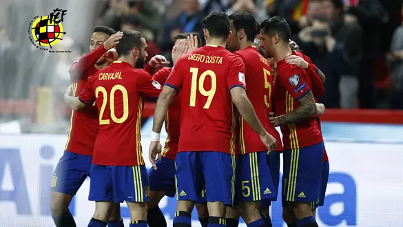 Los jugadores de la Selección celebran un tanto