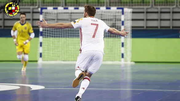 Los jugadores de la selección celebran el primer gol de España frente a Ucrania