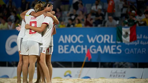 Las jugadoras de la Selección femenina se abrazan tras un gol
