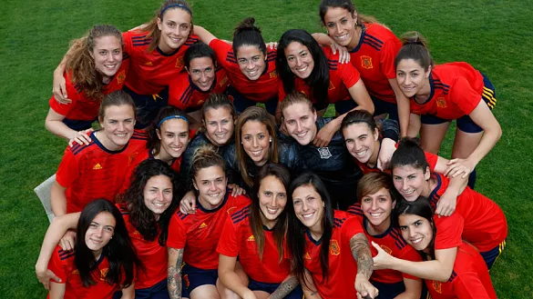 Las jugadoras de la Selección española, ataviadas con su nueva equipación para el Mundial