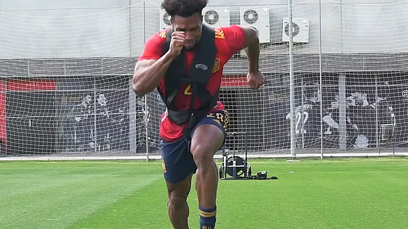 El jugador internacional Adama Traoré se entrena en la Ciudad del Fútbol
