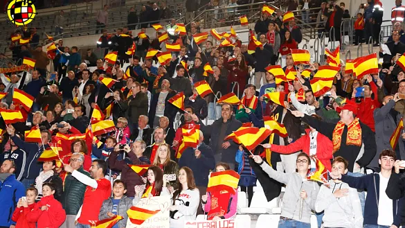 Los aficionados animan a la Selección española Sub-21