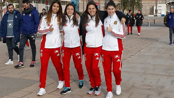 Las jugadores de la Selección española pasean durante su concentración