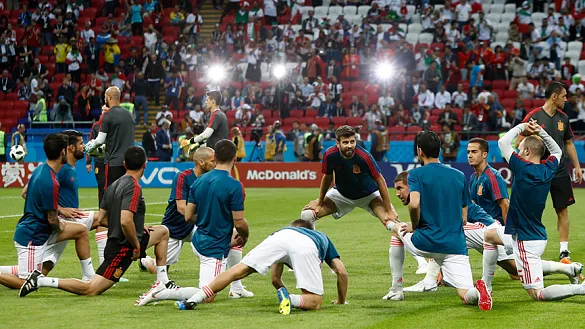 Los jugadores de la Selección española calientan en Rusia