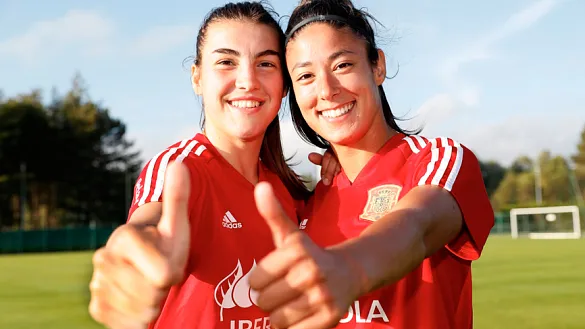 Patricia Guijarro y Leila Ouahabi al término de un reciente entrenamiento de la Selección