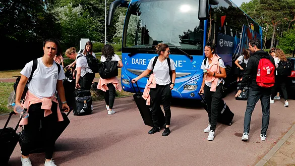 Las jugadoras de la Selección española viajan por Francia