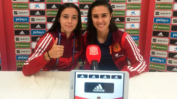 Aitana Bonmatí y Nahikari García en rueda de prensa
