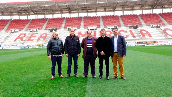 Albert Celades visita la Nueva Condomina, el próximo campo donde jugara la Sub-21