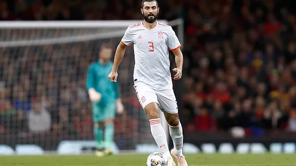 Raúl Albiol en un partido con la Selección española