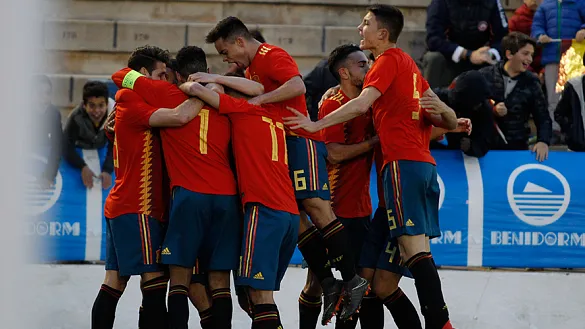 Los jugadores de España celebran uno de los goles en Benidorm