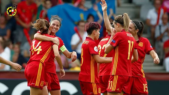 Las internacionales españolas celebran un gol