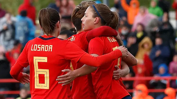 La selección femenina celebra un gol