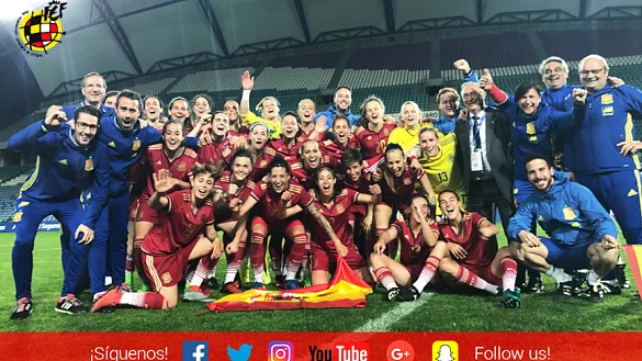 La Selección Española Femenina celebra el título conseguido en la Copa del Algarve