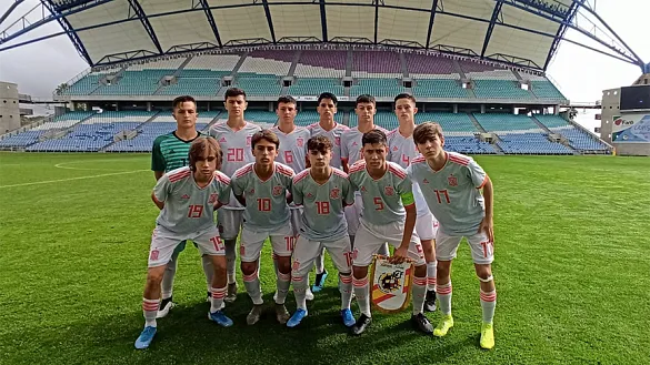 La Selección española posa antes del partido ante Portugal
