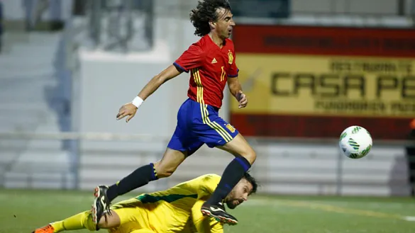 Amavisca lucha por el balón 