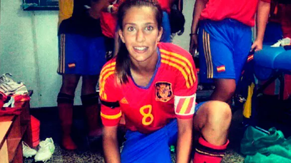 Andrea Esteban con la Selección española de fútbol